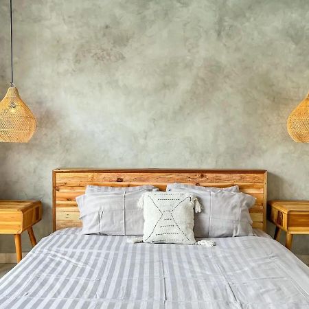 Island Boy Guest House Canggu Екстериор снимка
